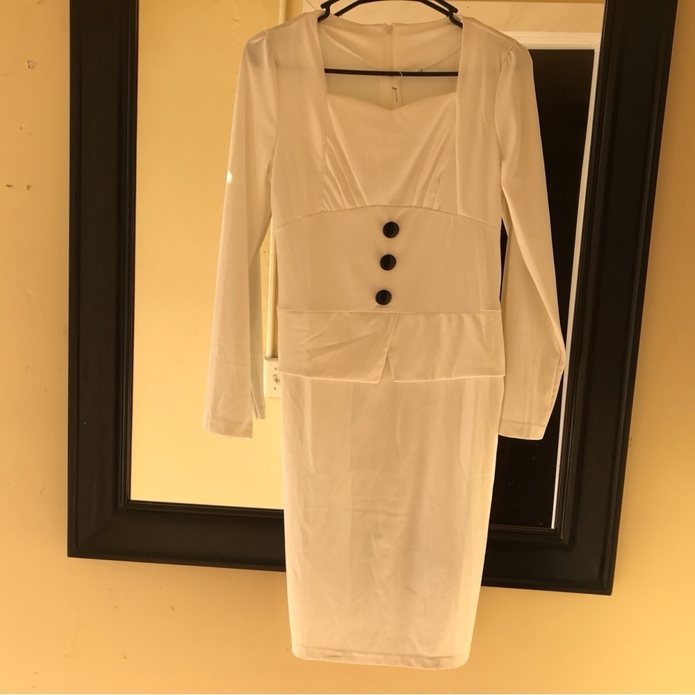 Dress White Polyester Fitted Back Zip SzM Long Sleeves Very Nice
